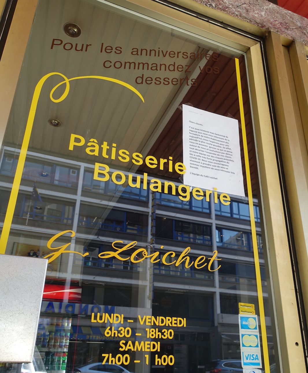 closed boulangerie sign